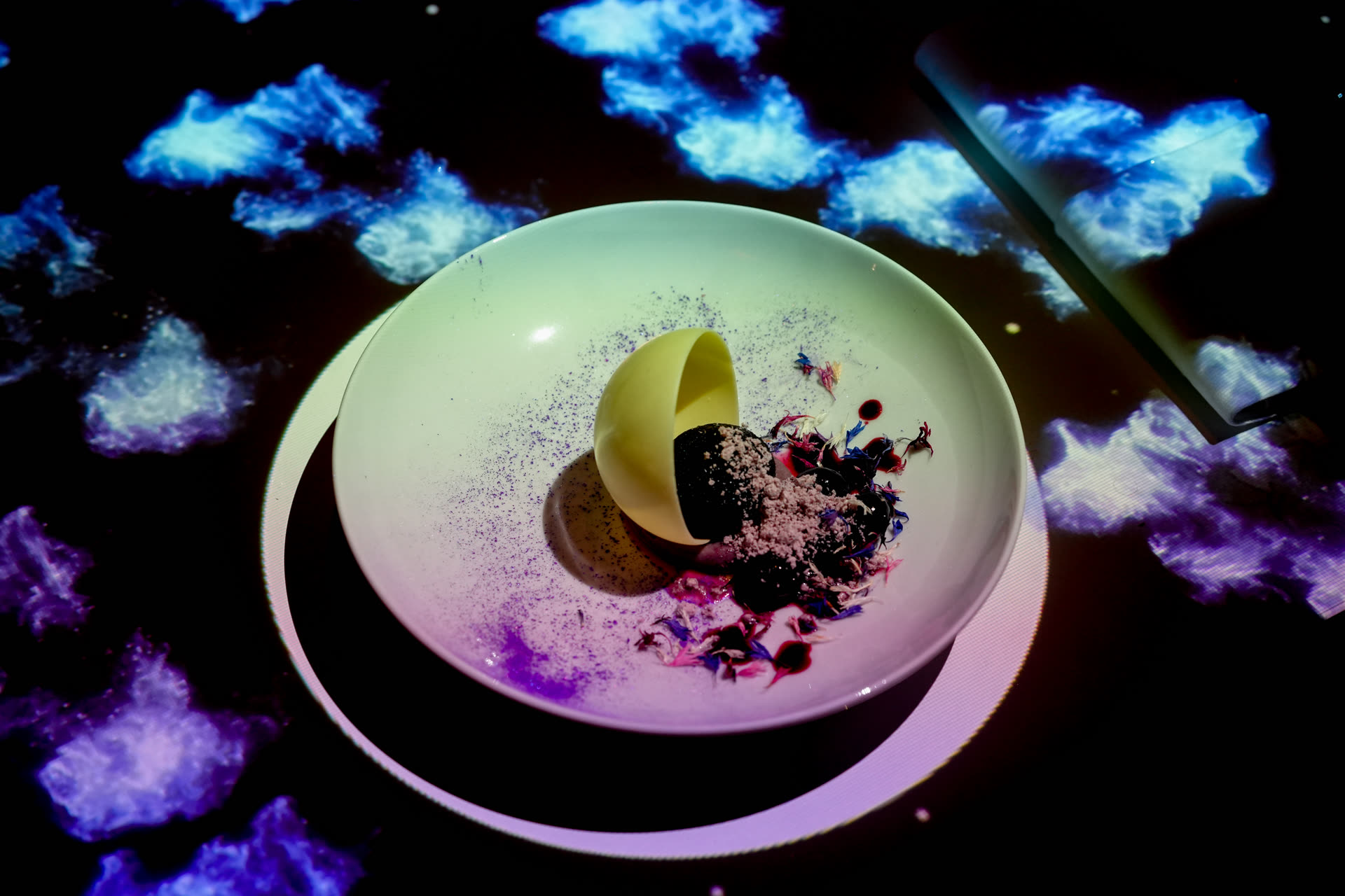 The Magic Table — Dessert with cloud projections